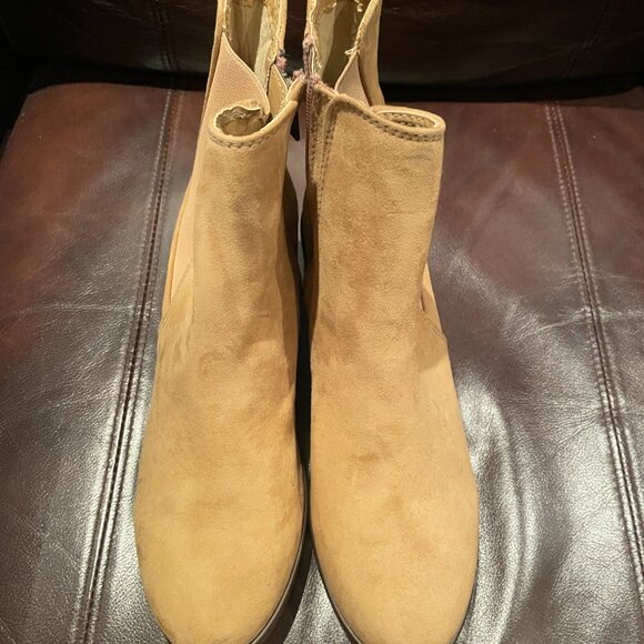 Anne Klein Side Zip Lug Sole Boot AKARIELLA color TAUPE, size 9 - Picture 2 of 5